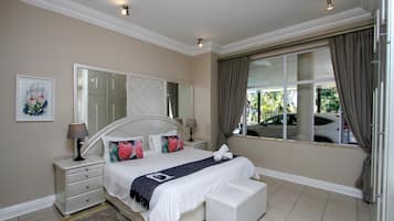 Premium bedding, in-room safe, individually decorated