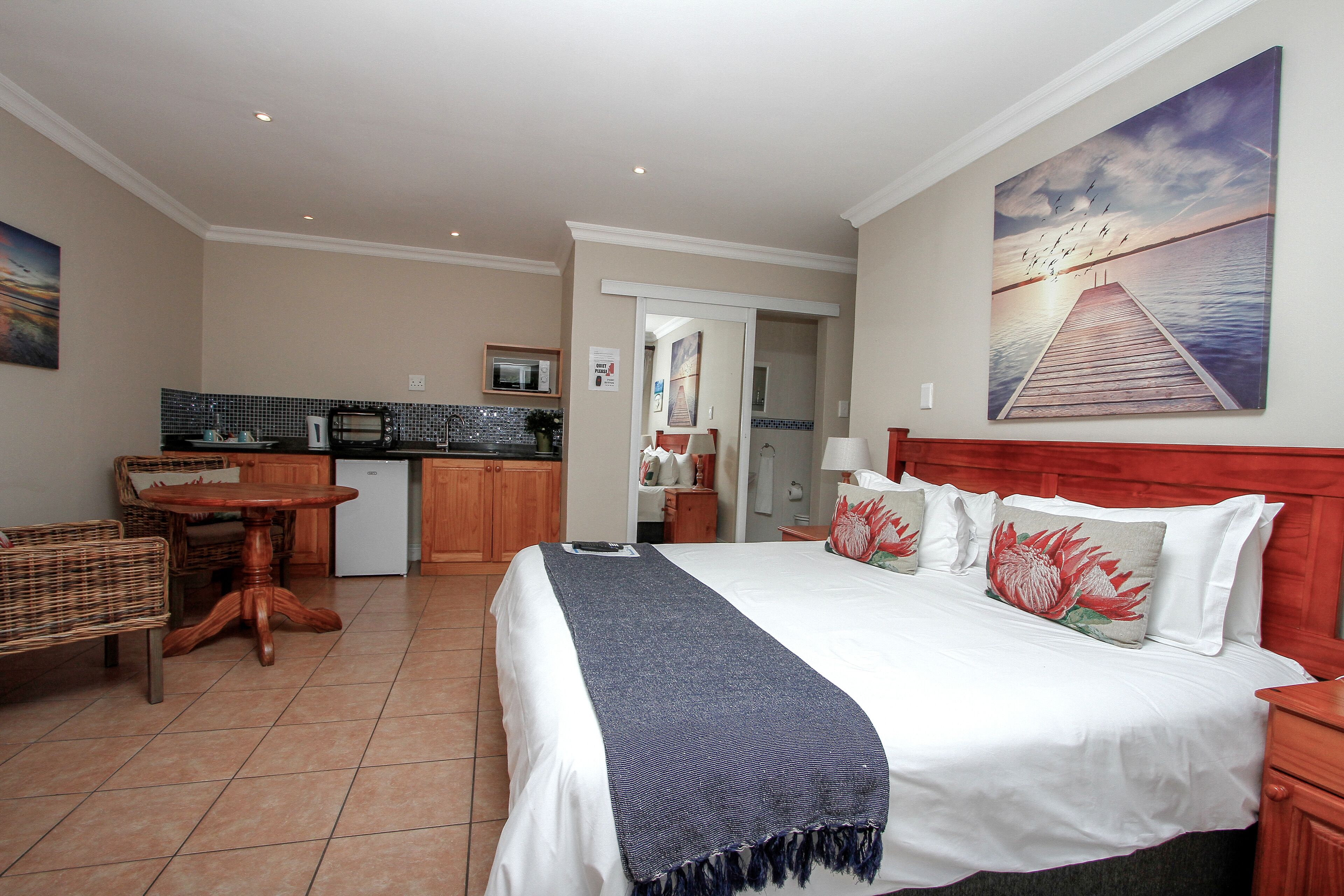 Premium bedding, in-room safe, individually decorated