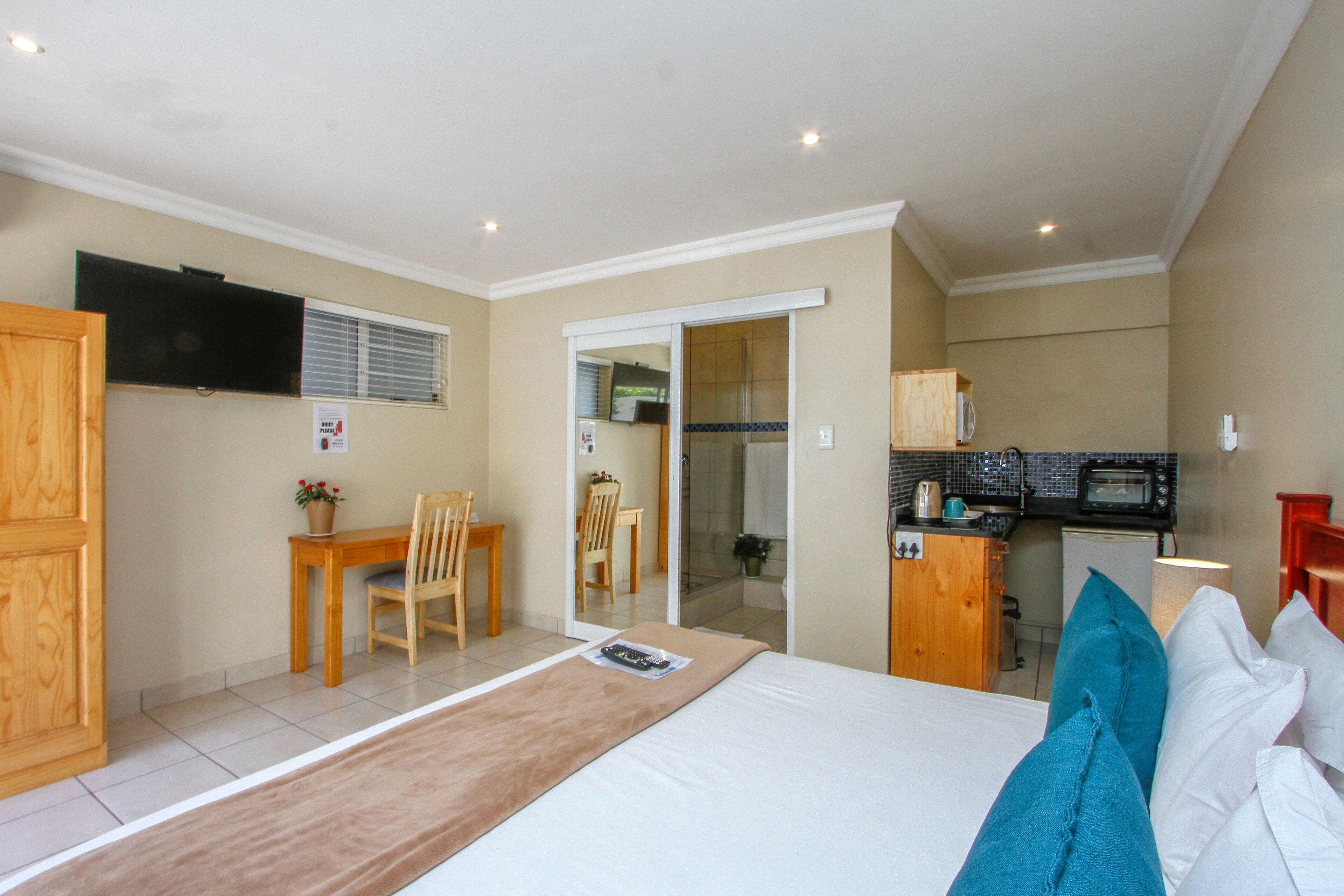 Comfort Double or Twin Room | Bathroom | Shower, free toiletries, hair dryer (on request), towels
