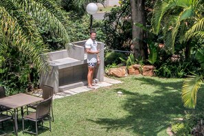 BBQ/picnic Area - The Sandringham Bed and Breakfast (Umhlanga)