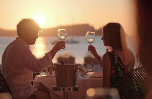 3 restaurants, breakfast served - Hotel Villa Ottone (Portoferraio)