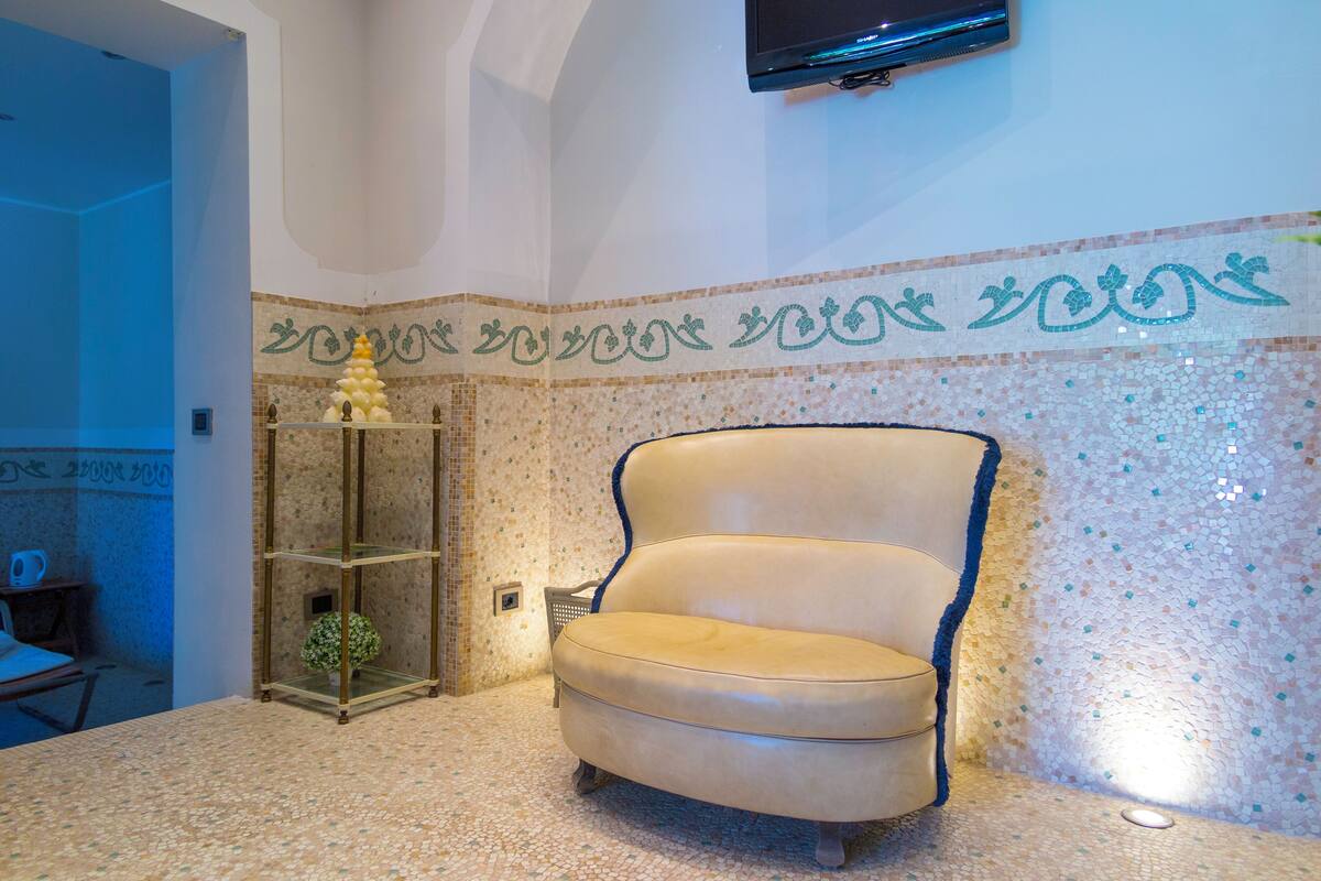 couples treatment room(s), body treatments, aromatherapy