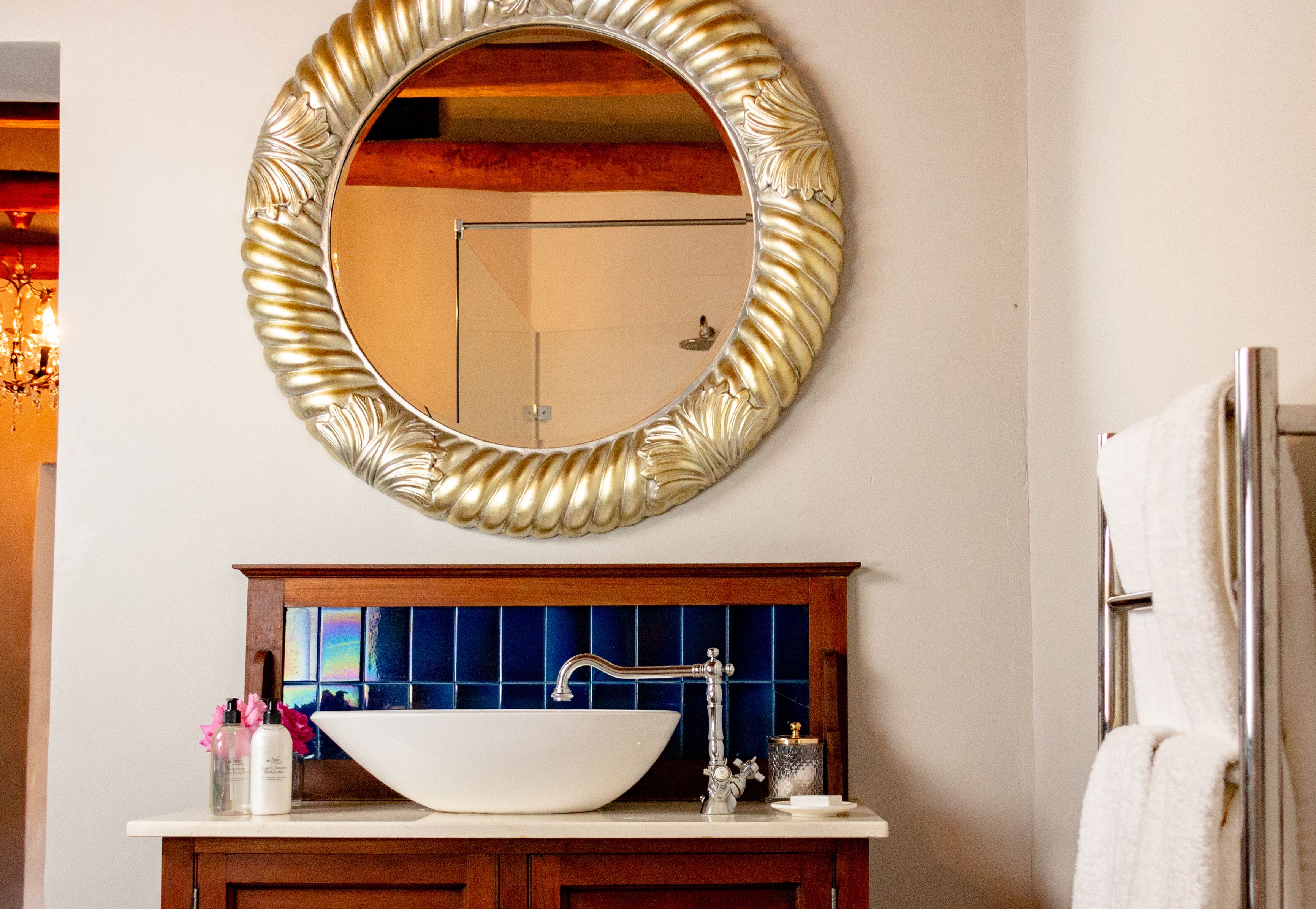 honeymoon suite | bathroom sink