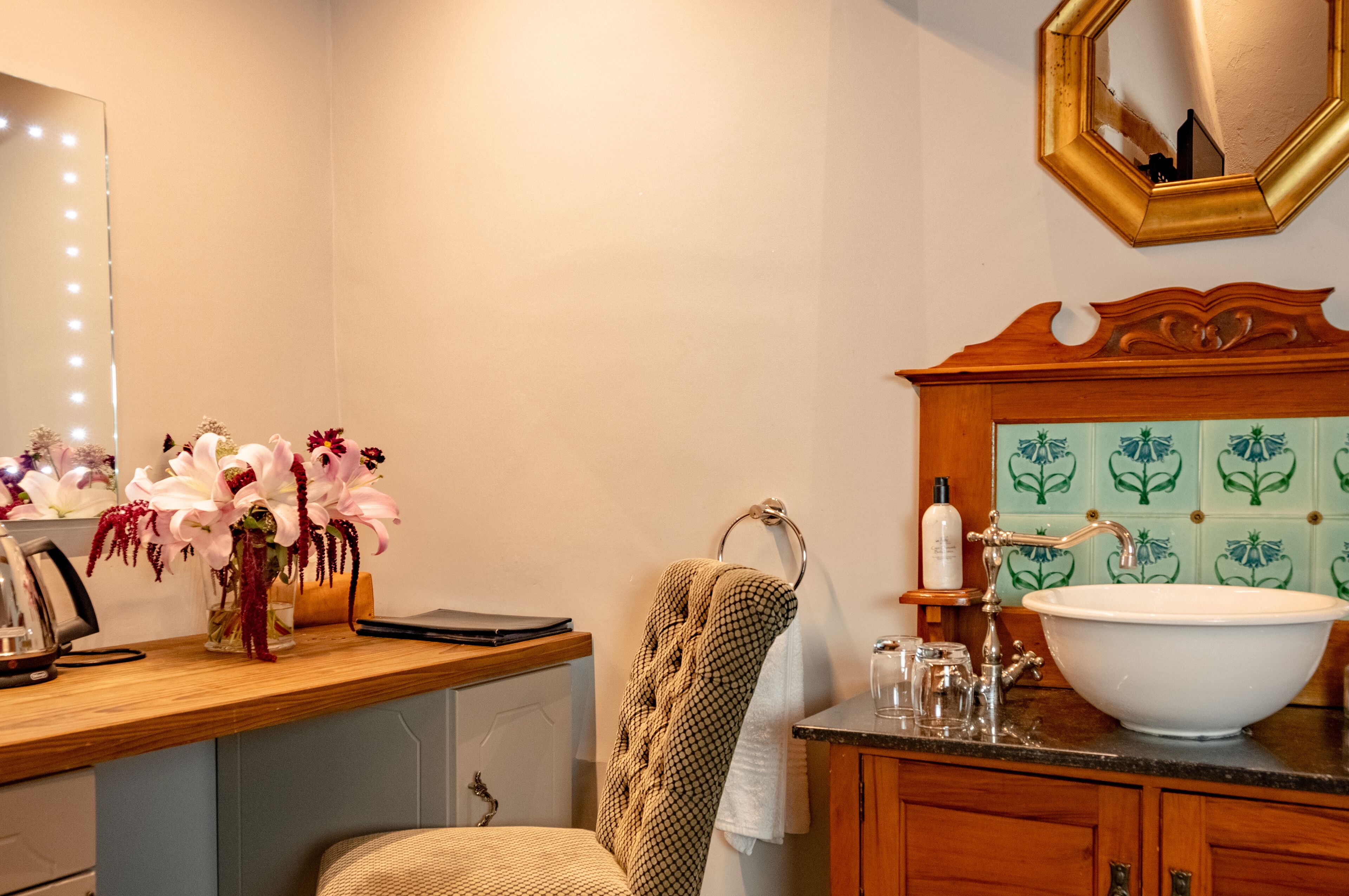 heritage fynbos | living area | 39-inch tv with satellite channels