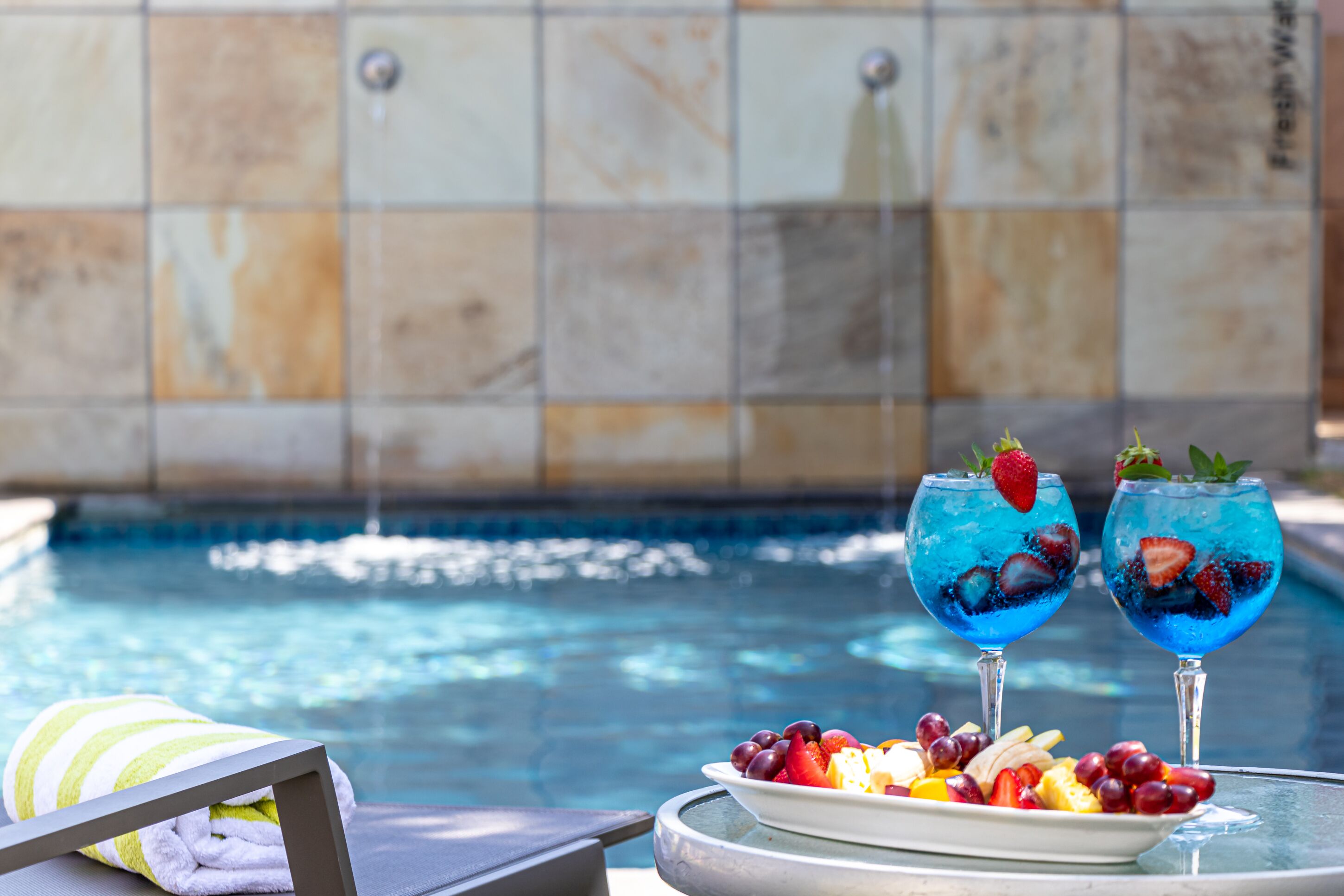 3 outdoor pools, open 6:30 am to 10:00 pm, pool umbrellas, pool loungers