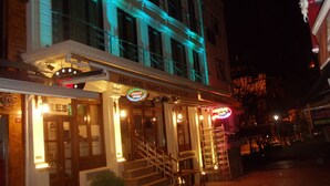 A hotel with a sign reading "Ares Hotel Palmiye Restaurant & Cafe" at night. - Ares Hotel Sultanahmet (Istanbul)