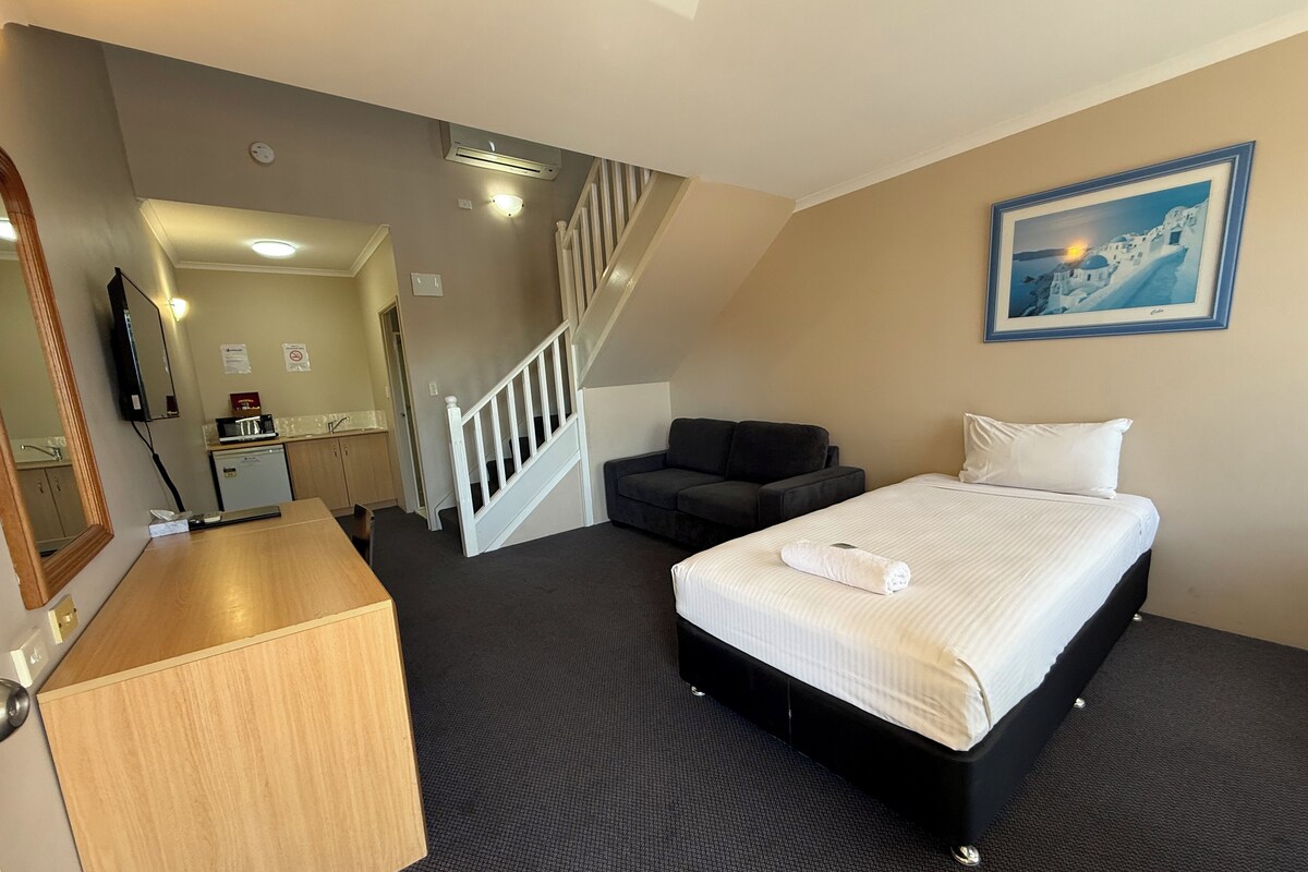 Family Suite | Soundproofing, iron/ironing board, WiFi (free), bed sheets