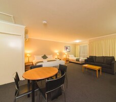 Sistema de insonorización, tabla de planchar con plancha y wifi gratis 