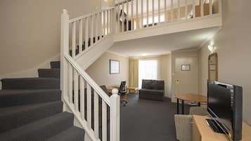 Corporate King | 2 bedrooms, soundproofing, iron/ironing board, free WiFi