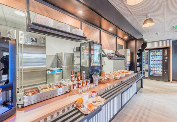 Petit déjeuner buffet servi tous les jours en supplément