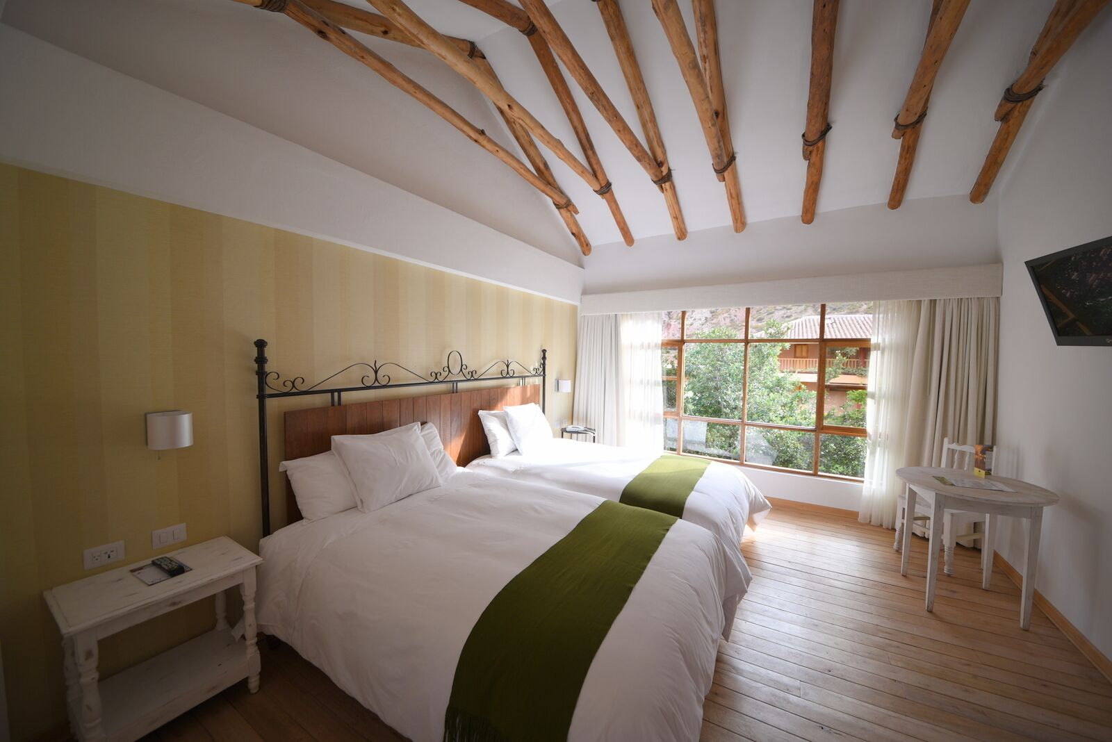 Rom – premium, 2 dobbeltsenger | Bad | Hårføner og håndklær