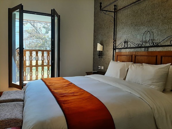 Suite Familiale, 1 très grand lit | Salle de bain | Sèche-cheveux, serviettes fournies