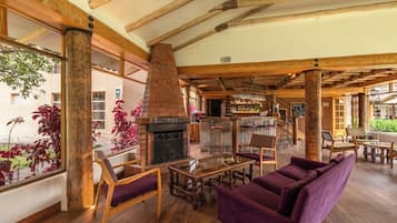 供应早餐、午餐和晚餐,秘鲁菜