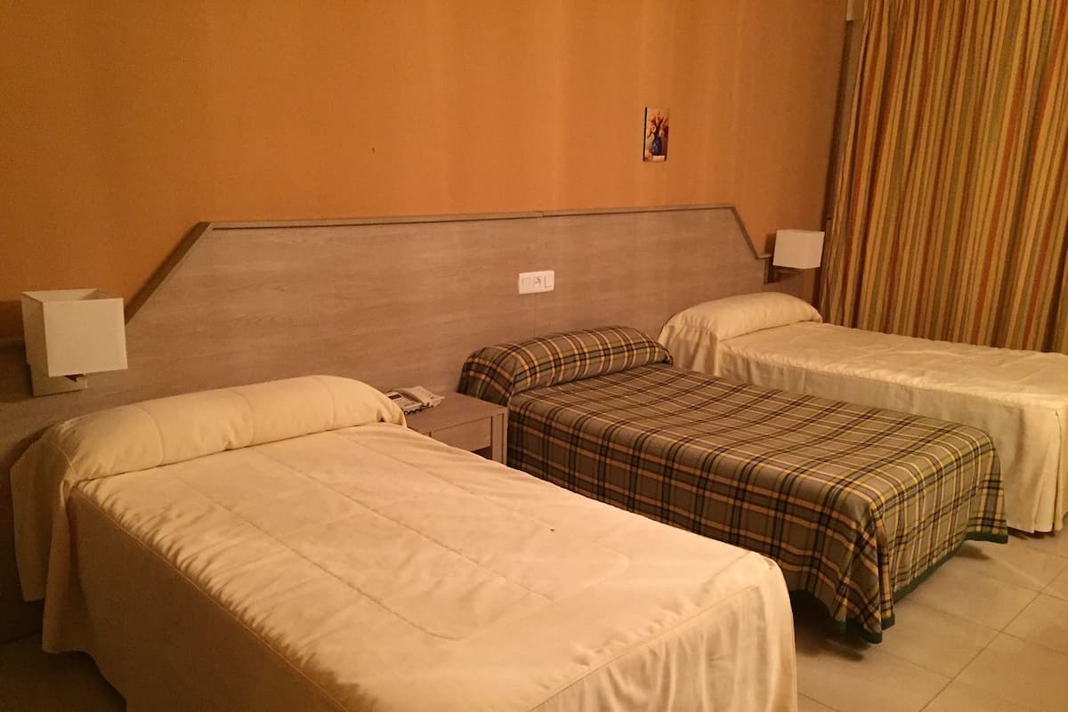 Chambre Triple | Wi-Fi gratuit