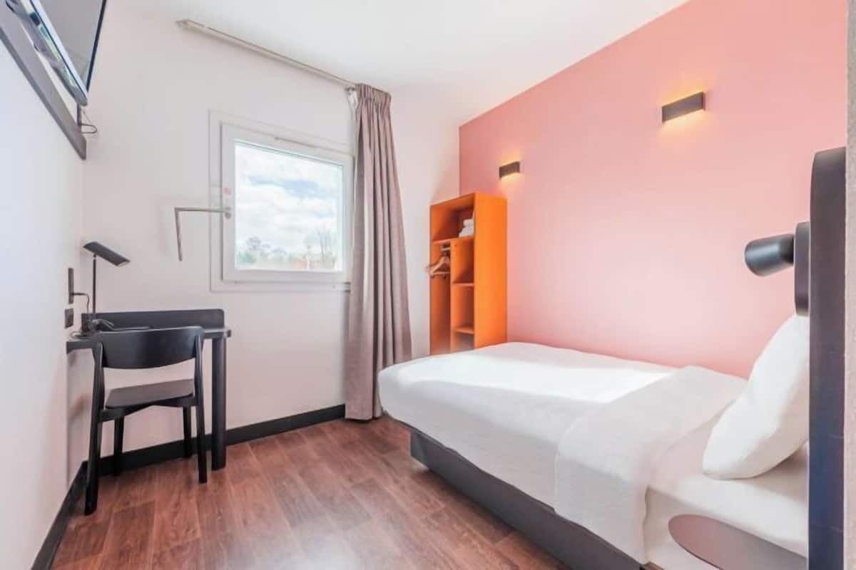 Premium bedding, memory-foam beds, desk, free WiFi