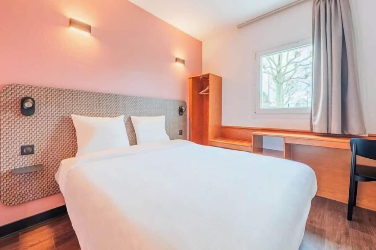 Premium bedding, memory-foam beds, desk, free WiFi