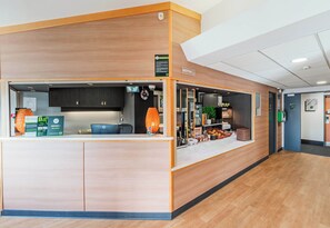 Reception - B&B HOTEL Strasbourg Nord Mundolsheim (Mundolsheim)