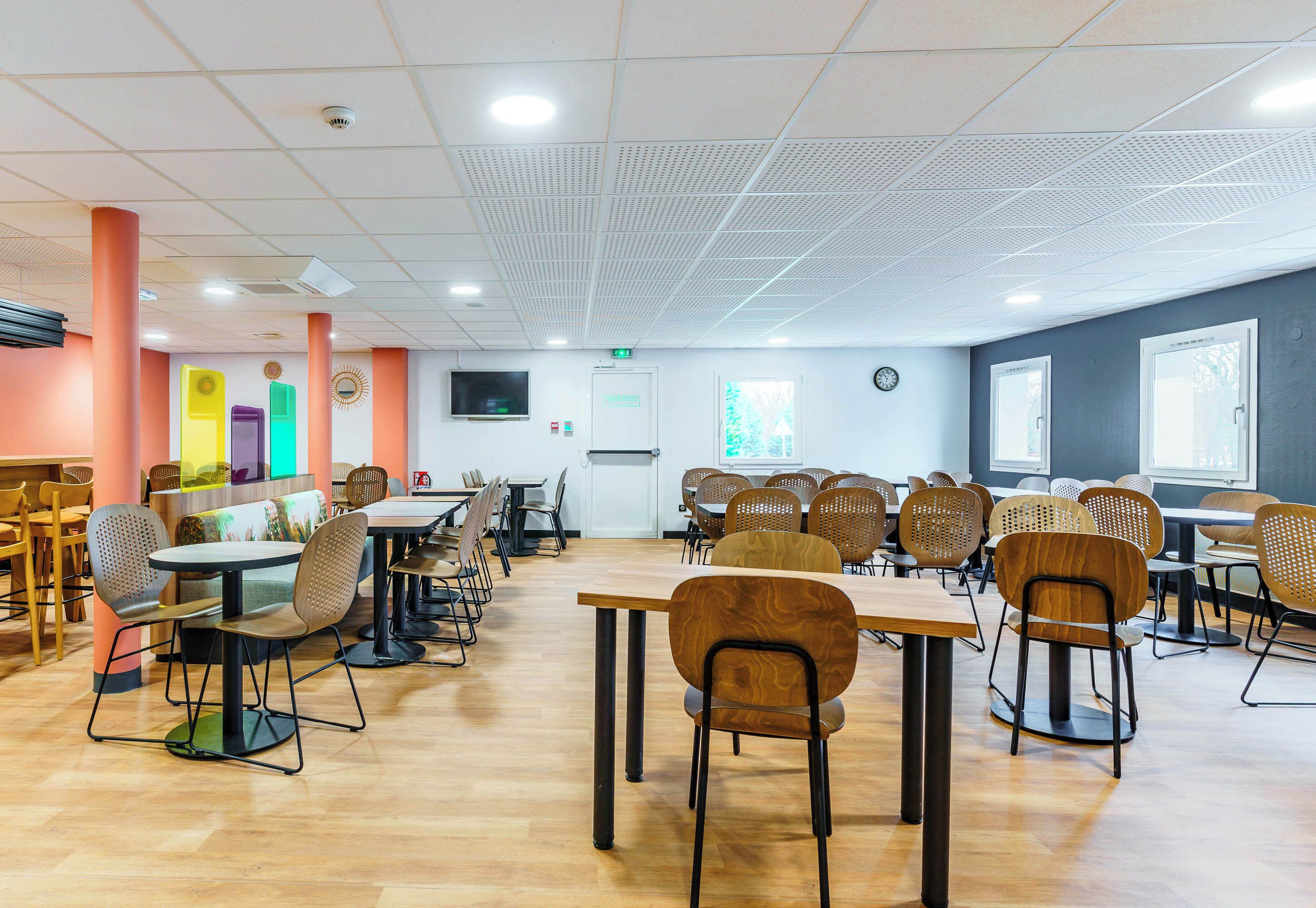 daily buffet breakfast for a fee