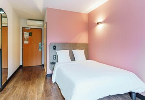In-room safe, desk, soundproofing, iron/ironing board