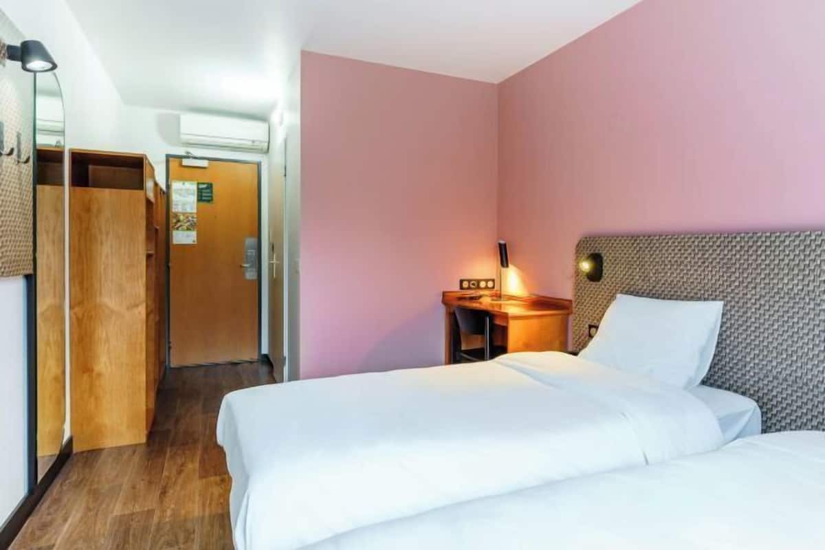 Coffres-forts dans les chambres, bureau, chambres insonorisées