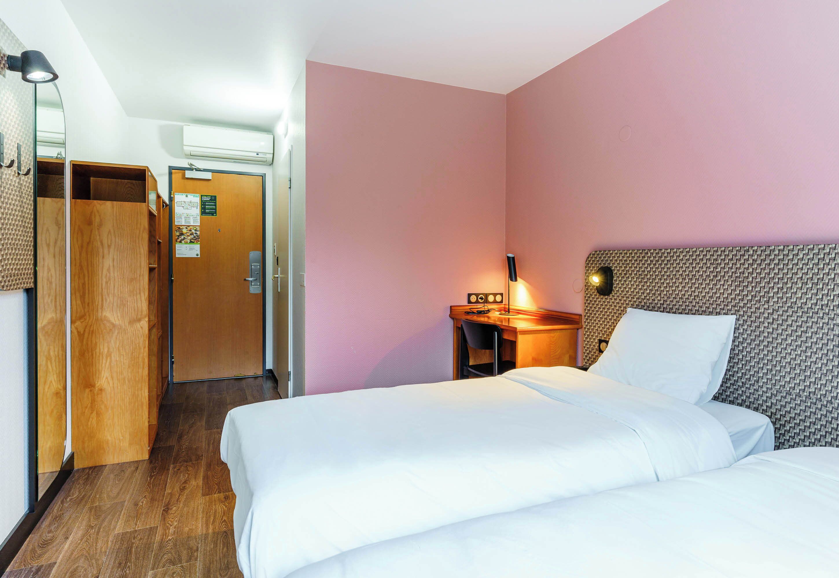 twin room | in-room safe, desk, soundproofing, iron/ironing board