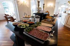 Free daily buffet breakfast
