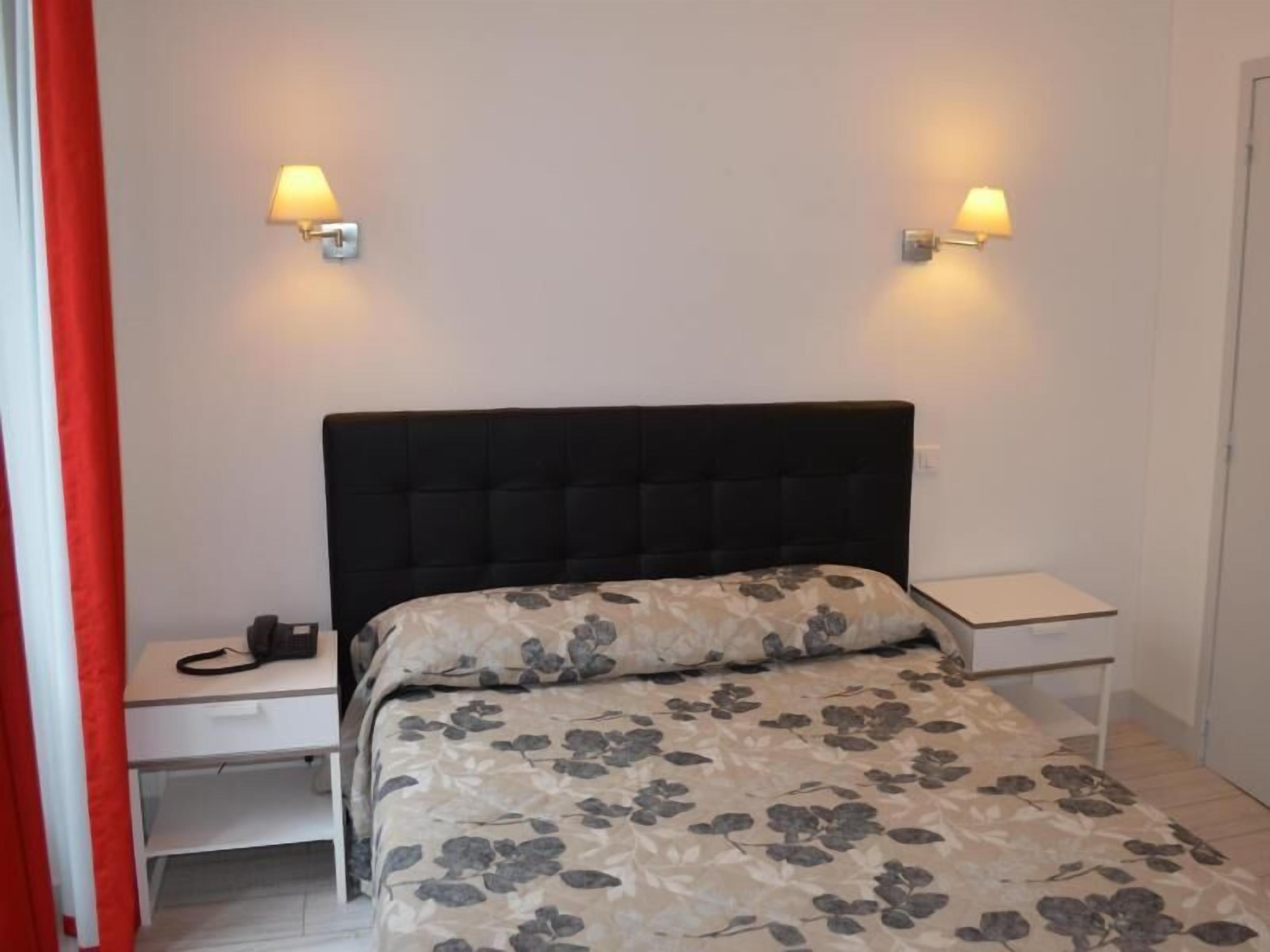 In-room safe, desk, laptop workspace, soundproofing