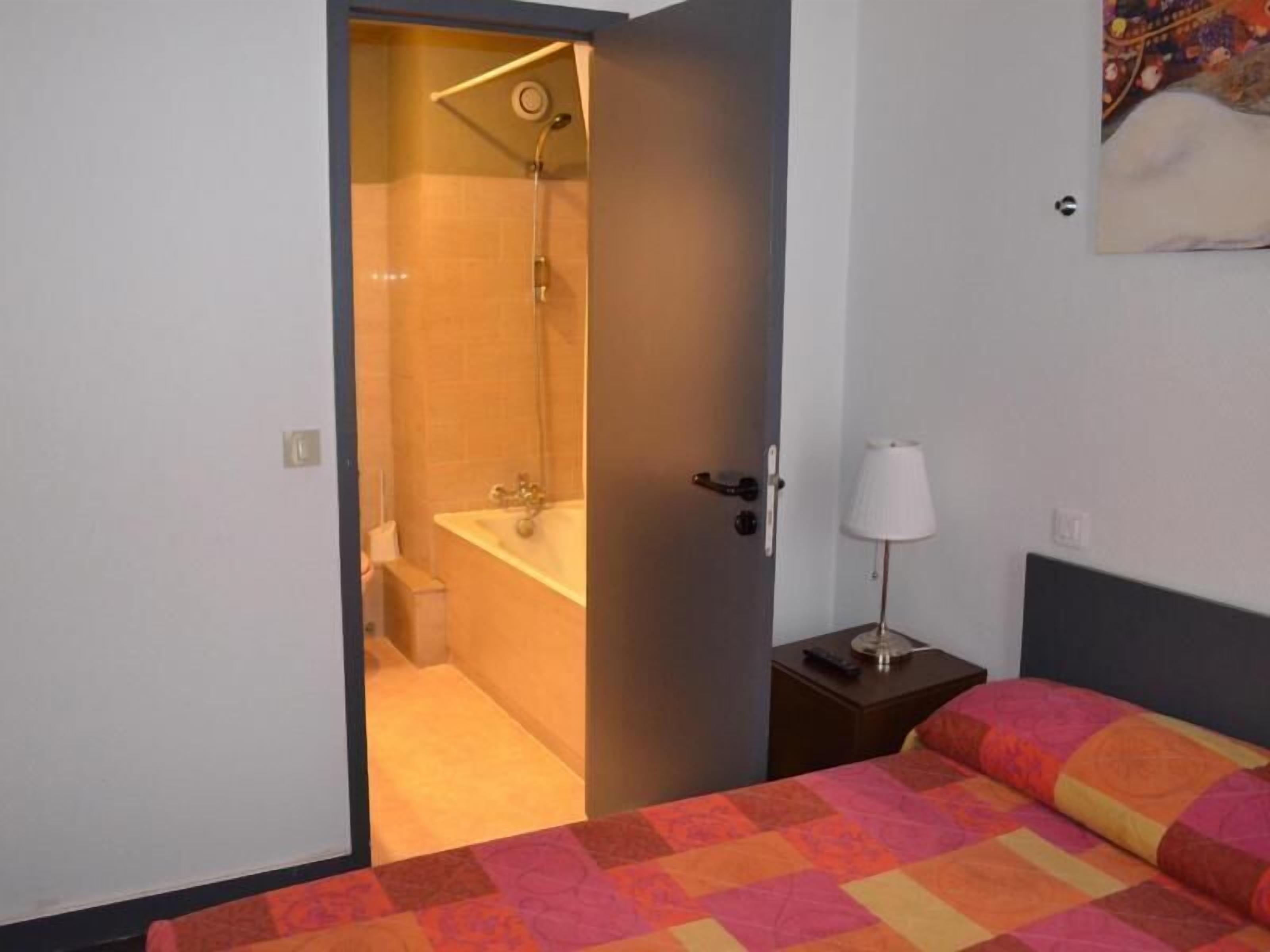 In-room safe, desk, laptop workspace, soundproofing