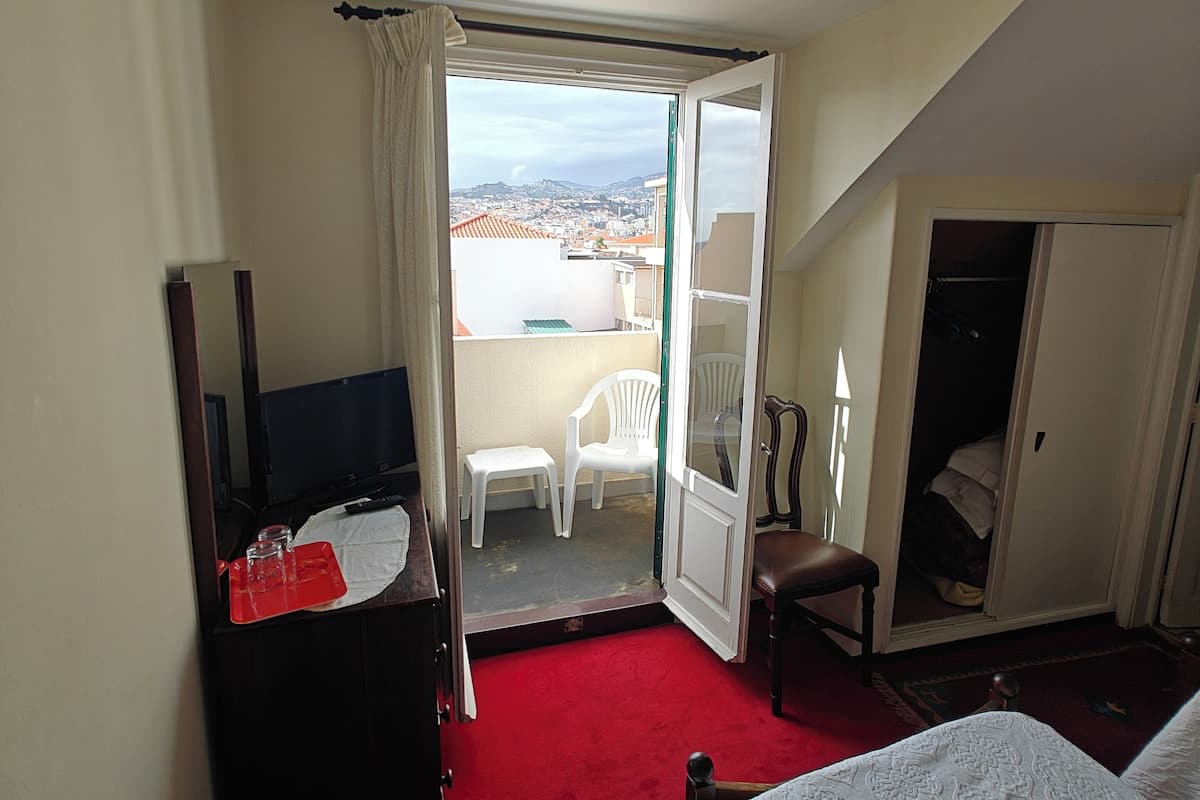 Luxe beddengoed, geluiddichte muren, een strijkplank/strijkijzer