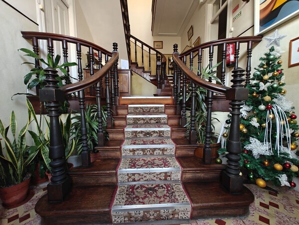 Interior entrance - Pensão Residencial Mirasol (Funchal)