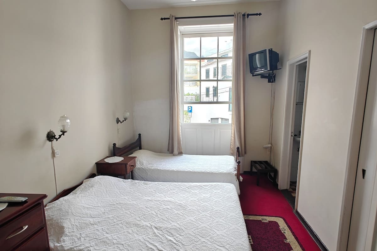 Premium bedding, soundproofing, iron/ironing board, free WiFi