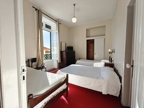 Comfort Quadruple Room | Premium bedding, soundproofing, iron/ironing board, free WiFi - Pensão Residencial Mirasol (Funchal)