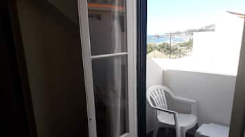 Quarto casal | Cofres nos quartos, escrivaninha, quartos à prova de som