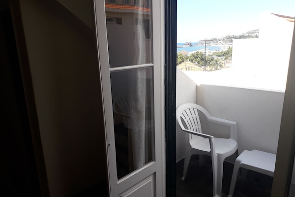 Habitación doble | Caja de seguridad en la habitación, escritorio y insonorización