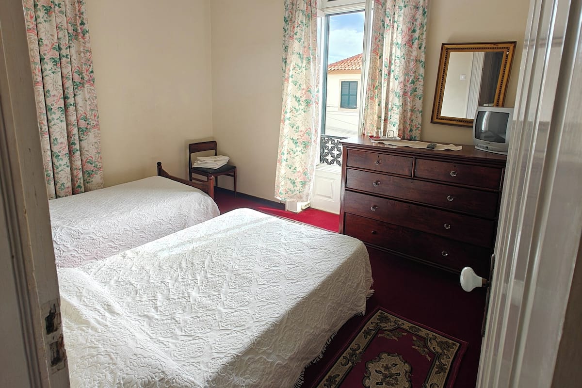 Premium bedding, soundproofing, iron/ironing board, free WiFi