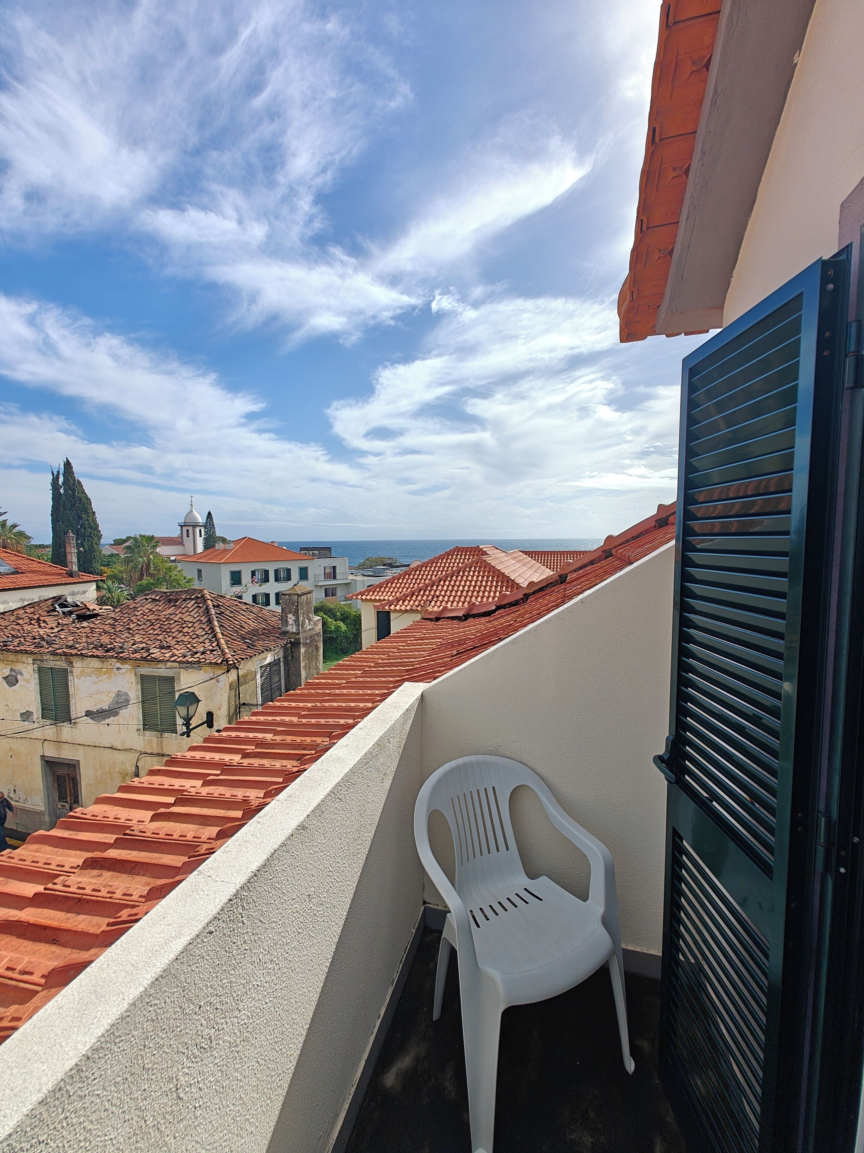 Premium bedding, soundproofing, iron/ironing board, free WiFi