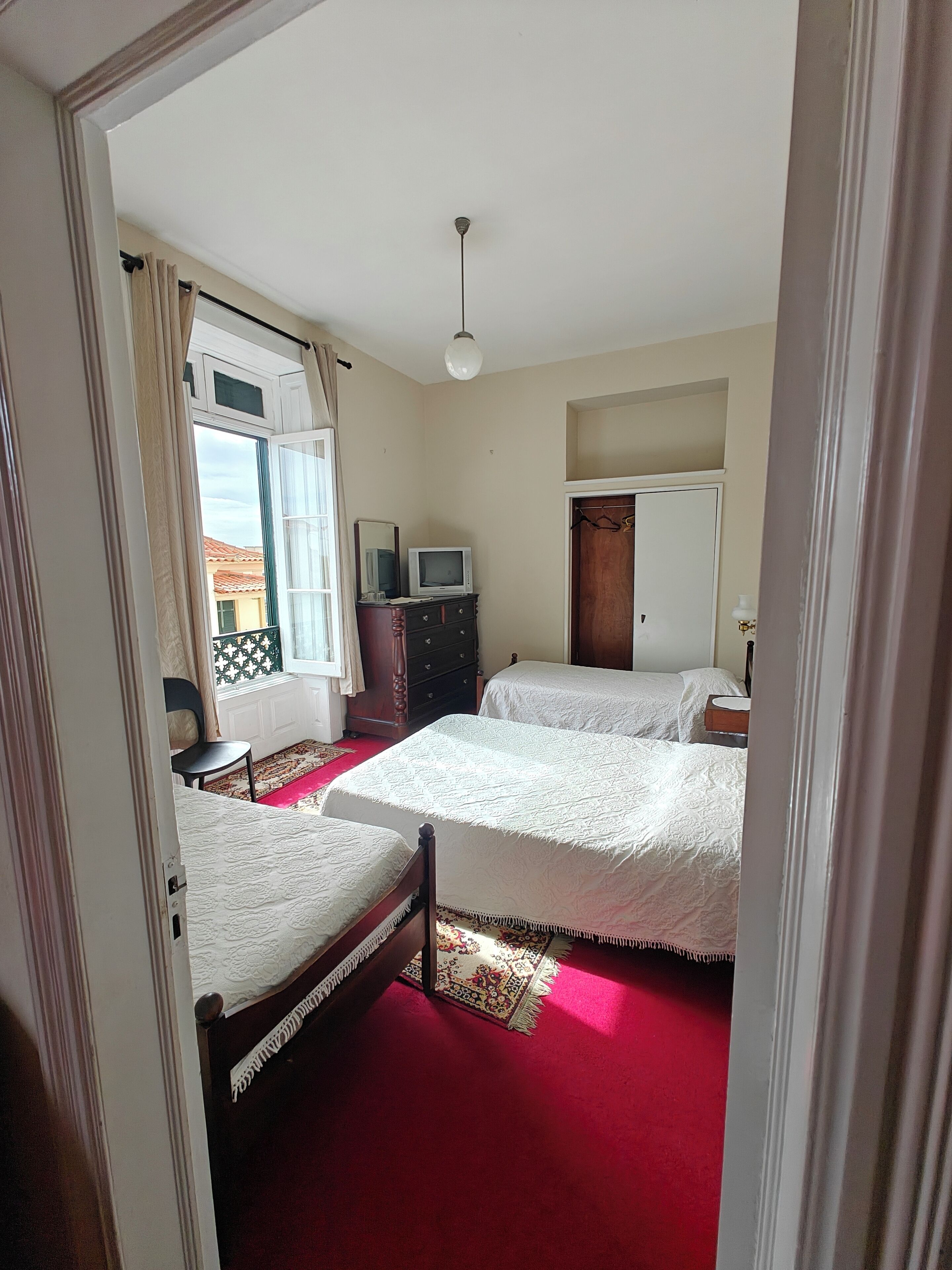 Premium bedding, soundproofing, iron/ironing board, free WiFi