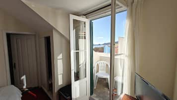 Superior tweepersoonskamer | Luxe beddengoed, geluiddichte muren, een strijkplank/strijkijzer