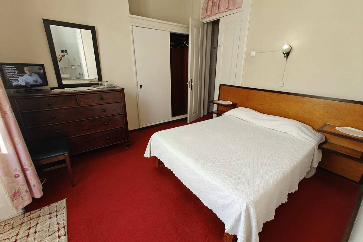 基本雙人房 | 高級寢具、熨斗/熨衣板、免費無線上網、床單