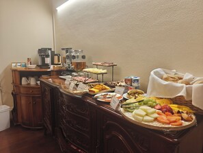 Esmorzar diari continental (8 EUR per persona) 