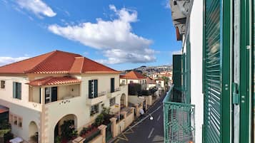 Economy Triple Room | Premium bedding, soundproofing, iron/ironing board, free WiFi