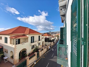 Economy driepersoonskamer | Luxe beddengoed, geluiddichte muren, een strijkplank/strijkijzer