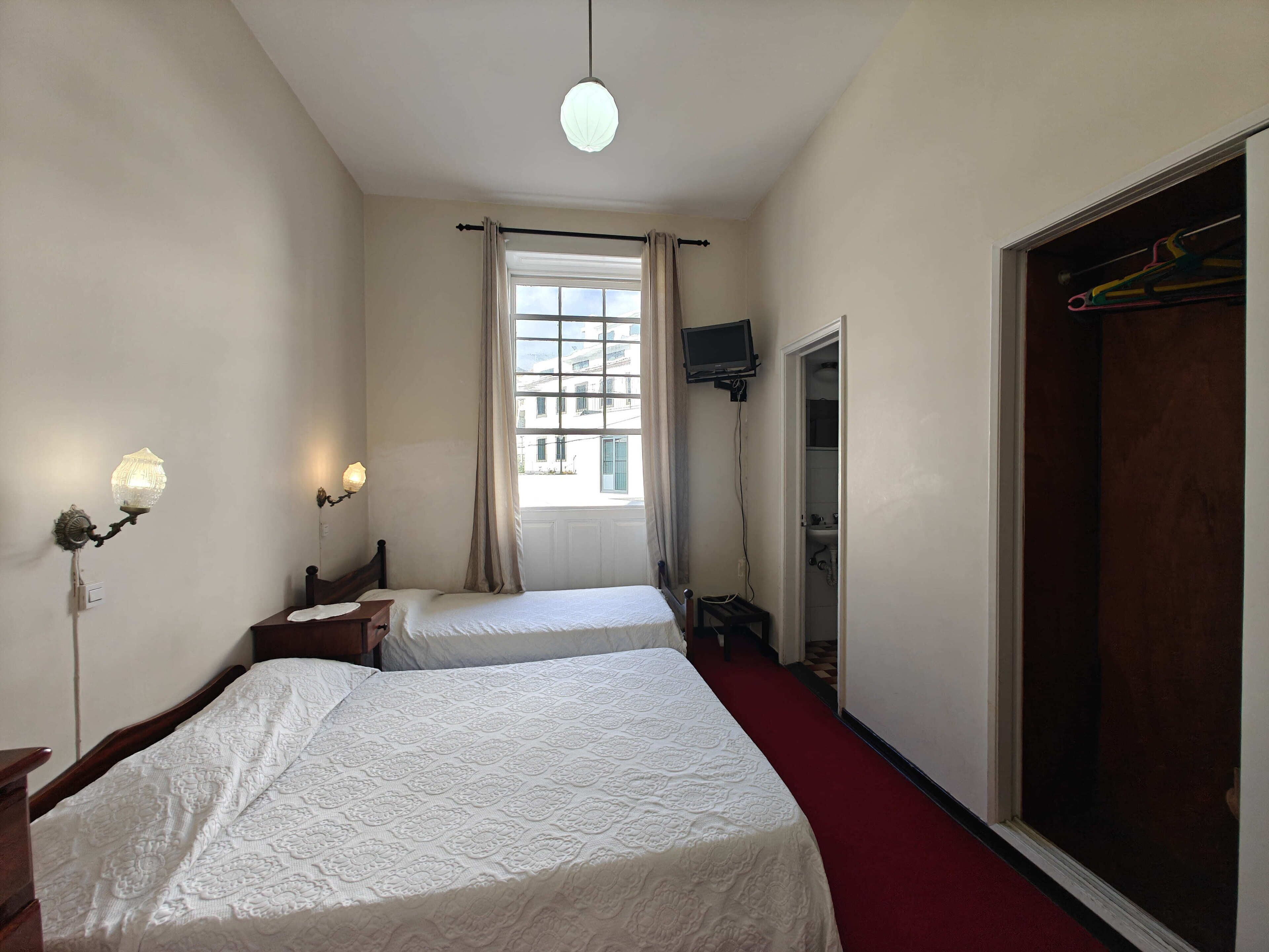 Comfort Triple Room | Premium bedding, soundproofing, iron/ironing board, free WiFi