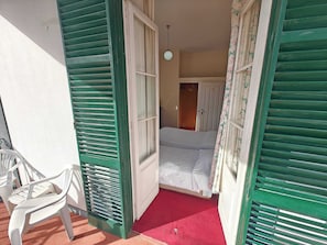 Quarto Triplo Comfort (Shared Bathroom) | Bộ đồ giường cao cấp, bàn ủi/dụng cụ ủi quần áo 