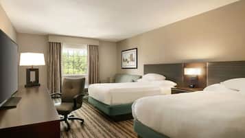 2 Queens w/ Sofabed Non Smoking | Hypo-allergenic bedding, down duvets, in-room safe, desk