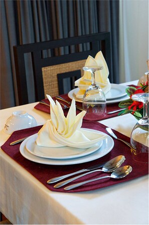 Breakfast, lunch, dinner and brunch served - Pilanta Spa Resort (Ko Lanta)