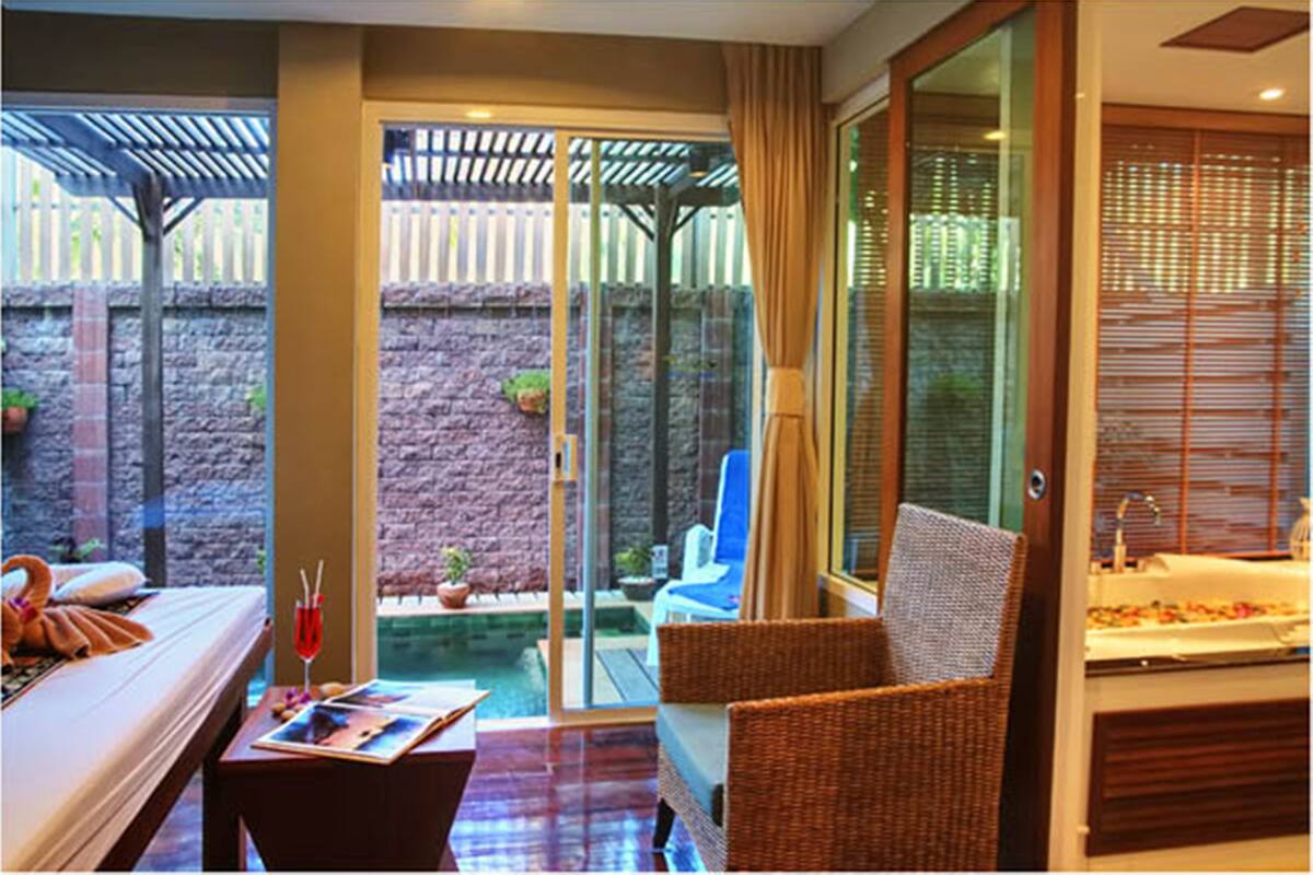 Pool Deluxe Spa | Roupas de cama premium, frigobar, cofres nos quartos, escrivaninha