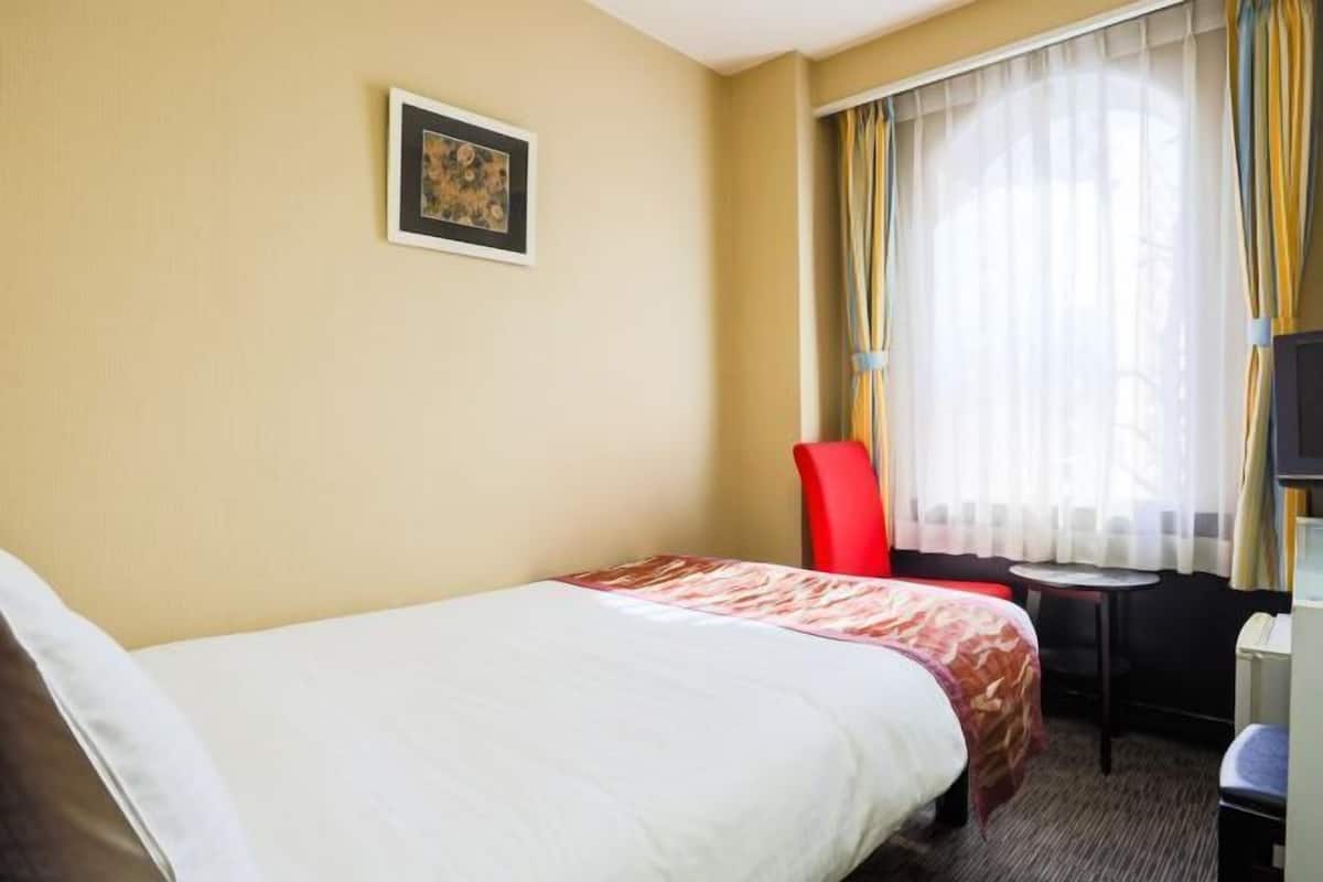 Down duvets, desk, iron/ironing board, free WiFi