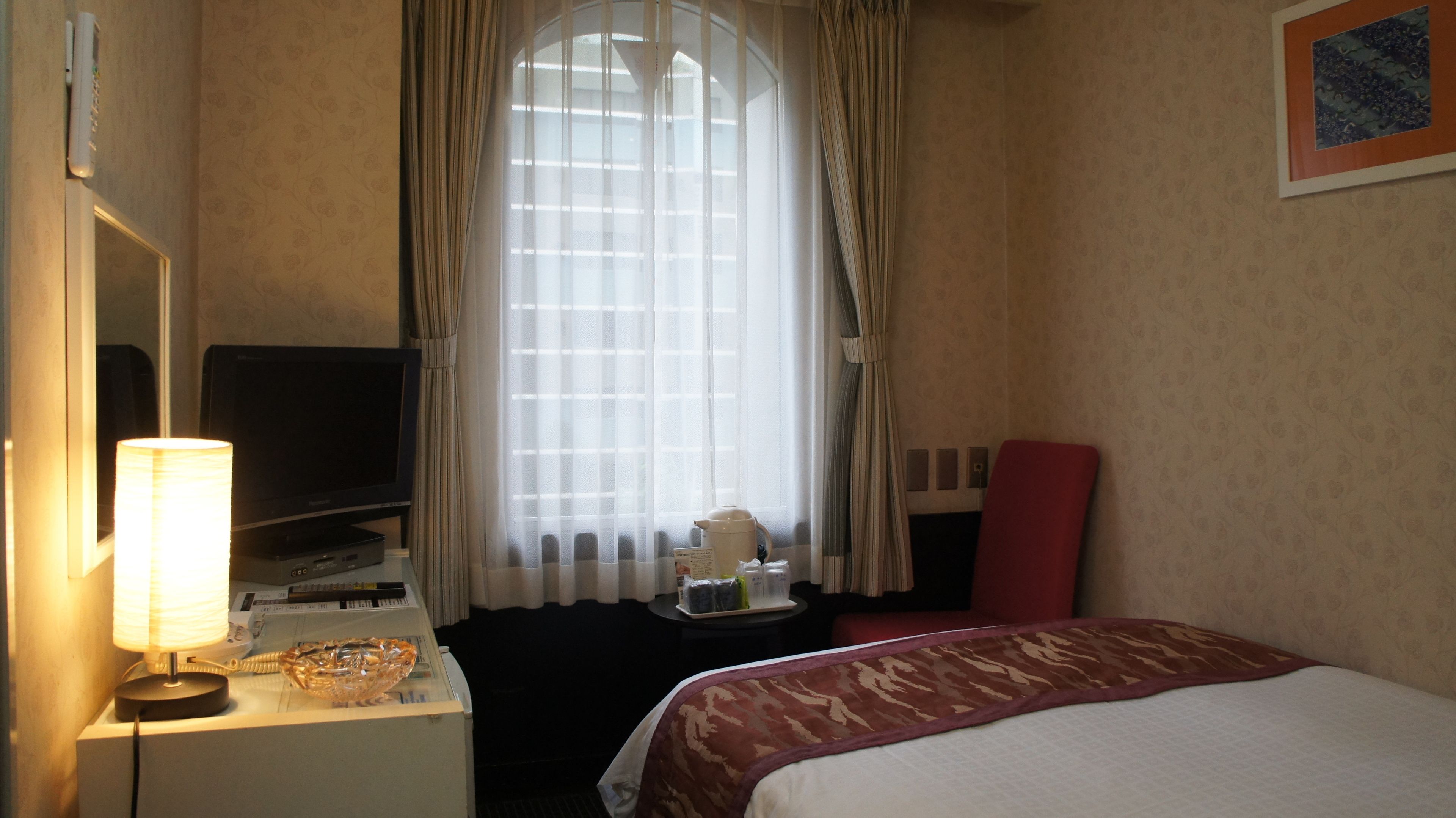 semi-double room bed 110-120cm | down duvets, desk, iron/ironing board, free wifi