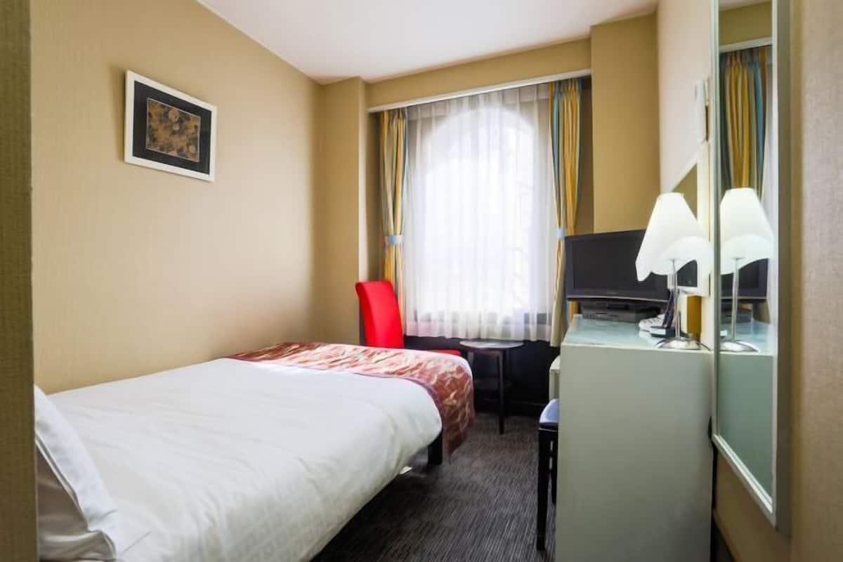 Down duvets, desk, iron/ironing board, free WiFi